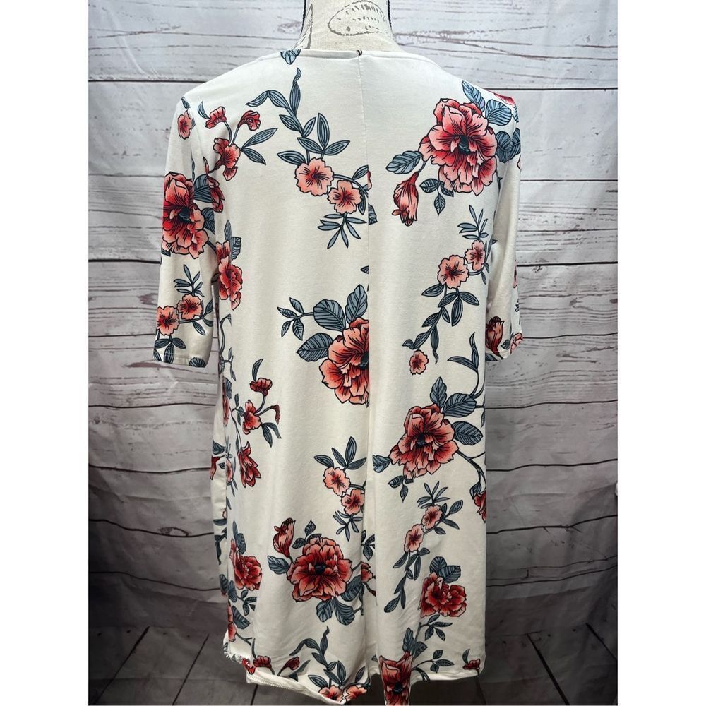 Agnes & Dora large white t shirt with red/pink flowers - 2200 - Picture 2 of 3